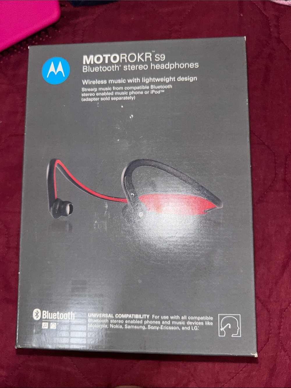 Motorola MOTOROKR S9 Bluetooth Headphones in Black and Red